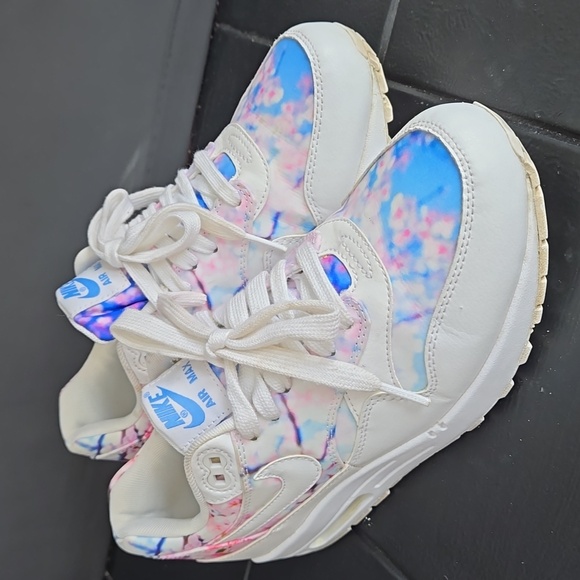 Nike Shoes - Nike Air Max print cherry, euc, 6.5